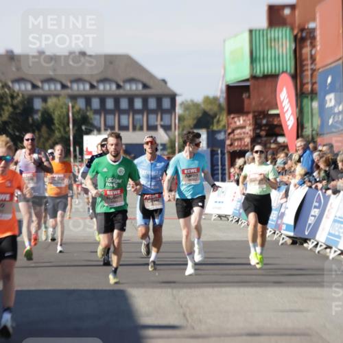 03.10.2025 - Köhlbrandbrückenlauf Jannik Wohlers http://msf.ph/oto/9097700 03.10.2025 12:56:07 Ziel 4041, 4114, 4123, 5966, 6489, 6778 meine-sportfotos.de