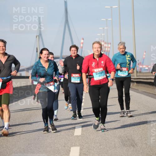 03.10.2025 - Köhlbrandbrückenlauf Jannik Wohlers http://msf.ph/oto/9097703 03.10.2025 10:16:19 Position 3 1256, 3437, 1837, 3438 meine-sportfotos.de