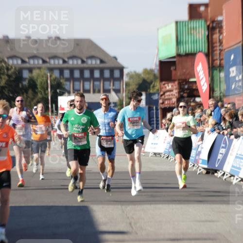 03.10.2025 - Köhlbrandbrückenlauf Jannik Wohlers http://msf.ph/oto/9097709 03.10.2025 12:56:07 Ziel 4041, 4114, 4123, 5966, 6489, 6778 meine-sportfotos.de