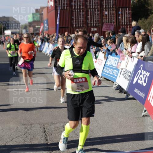 03.10.2025 - Köhlbrandbrückenlauf Jannik Wohlers http://msf.ph/oto/9097714 03.10.2025 13:22:34 Ziel 4481, 4482, 4508, 5122, 5125, 5167, 5213, 5214, 5272, 5675, 5839, 5928, 5933, 5982, 6188, 6300, 6413, 6733 meine-sportfotos.de