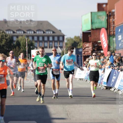 03.10.2025 - Köhlbrandbrückenlauf Jannik Wohlers http://msf.ph/oto/9097717 03.10.2025 12:56:07 Ziel 4041, 4114, 4123, 5966, 6489, 6778 meine-sportfotos.de