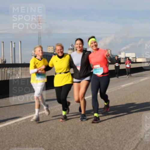 03.10.2025 - Köhlbrandbrückenlauf Lena Gebhardt http://msf.ph/oto/9097718 03.10.2025 10:10:18 Position 2  meine-sportfotos.de