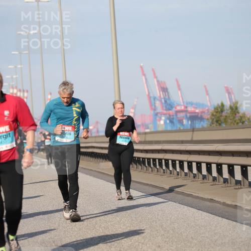 03.10.2025 - Köhlbrandbrückenlauf Jannik Wohlers http://msf.ph/oto/9097729 03.10.2025 10:16:21 Position 3 3437, 3130 meine-sportfotos.de