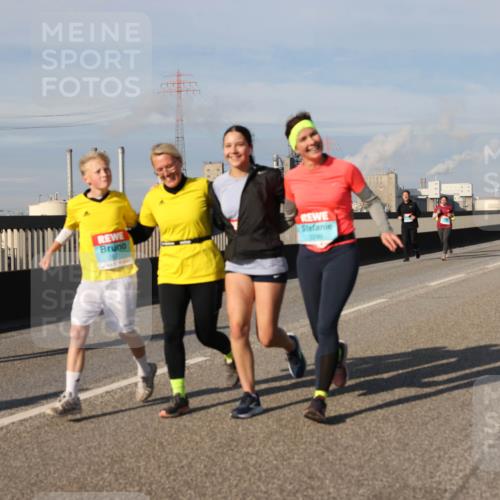 03.10.2025 - Köhlbrandbrückenlauf Lena Gebhardt http://msf.ph/oto/9097739 03.10.2025 10:10:18 Position 2  meine-sportfotos.de