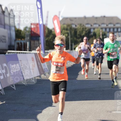 03.10.2025 - Köhlbrandbrückenlauf Jannik Wohlers http://msf.ph/oto/9097743 03.10.2025 12:56:08 Ziel 4041, 4114, 4123, 5966, 6206, 6489, 6495, 6778 meine-sportfotos.de
