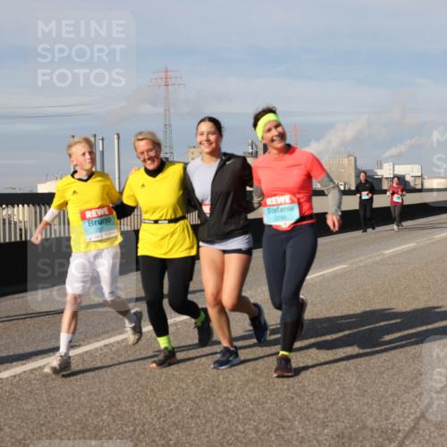 03.10.2025 - Köhlbrandbrückenlauf Lena Gebhardt http://msf.ph/oto/9097749 03.10.2025 10:10:18 Position 2  meine-sportfotos.de