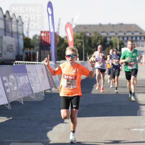 03.10.2025 - Köhlbrandbrückenlauf Jannik Wohlers http://msf.ph/oto/9097751 03.10.2025 12:56:09 Ziel 4041, 4114, 4123, 6206, 6489, 6495, 6778 meine-sportfotos.de