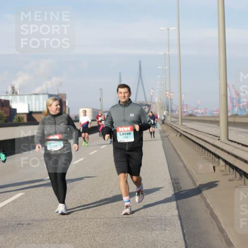 03.10.2025 - Köhlbrandbrückenlauf Jannik Wohlers http://msf.ph/oto/9097752 03.10.2025 10:18:40 Position 3 2548, 2182 meine-sportfotos.de