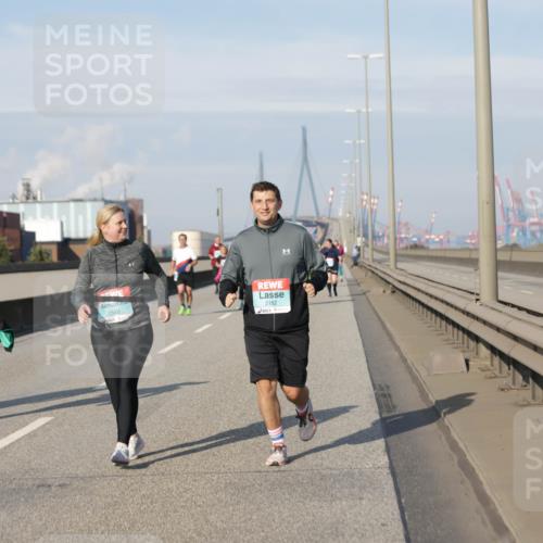 03.10.2025 - Köhlbrandbrückenlauf Jannik Wohlers http://msf.ph/oto/9097757 03.10.2025 10:18:41 Position 3 2548, 2182, 1 meine-sportfotos.de