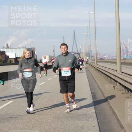 03.10.2025 - Köhlbrandbrückenlauf Jannik Wohlers http://msf.ph/oto/9097759 03.10.2025 10:18:41 Position 3 2548, 2182 meine-sportfotos.de
