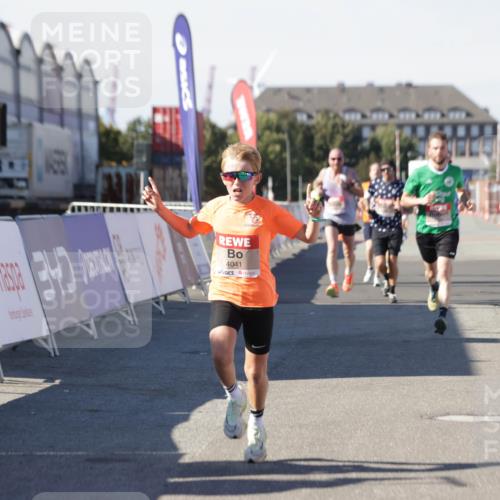03.10.2025 - Köhlbrandbrückenlauf Jannik Wohlers http://msf.ph/oto/9097760 03.10.2025 12:56:09 Ziel 4041, 4114, 4123, 6206, 6489, 6495, 6778 meine-sportfotos.de