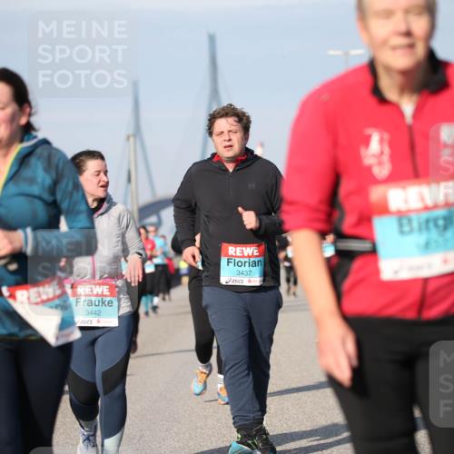 03.10.2025 - Köhlbrandbrückenlauf Jannik Wohlers http://msf.ph/oto/9097761 03.10.2025 10:16:24 Position 3 3442, 3437 meine-sportfotos.de