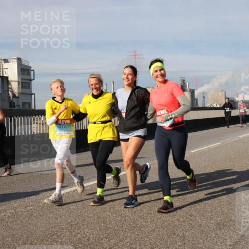 03.10.2025 - Köhlbrandbrückenlauf Lena Gebhardt http://msf.ph/oto/9097772 03.10.2025 10:10:18 Position 2 2871 meine-sportfotos.de