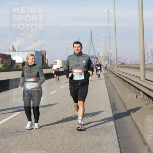 03.10.2025 - Köhlbrandbrückenlauf Jannik Wohlers http://msf.ph/oto/9097780 03.10.2025 10:18:41 Position 3 2548, 2182 meine-sportfotos.de