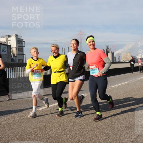 03.10.2025 - Köhlbrandbrückenlauf Lena Gebhardt http://msf.ph/oto/9097783 03.10.2025 10:10:19 Position 2 2871, 2299 meine-sportfotos.de