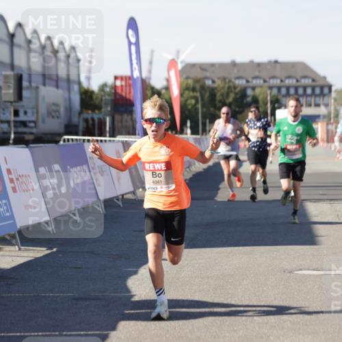 03.10.2025 - Köhlbrandbrückenlauf Jannik Wohlers http://msf.ph/oto/9097787 03.10.2025 12:56:09 Ziel 4041, 4114, 4123, 6206, 6489, 6495, 6778 meine-sportfotos.de