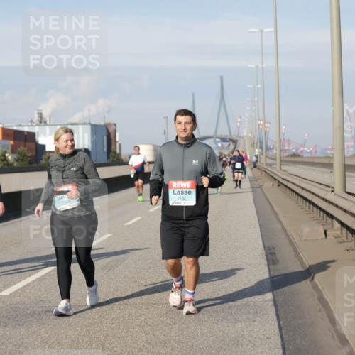 03.10.2025 - Köhlbrandbrückenlauf Jannik Wohlers http://msf.ph/oto/9097794 03.10.2025 10:18:41 Position 3 2548, 2182 meine-sportfotos.de