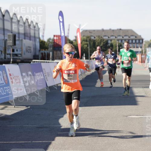 03.10.2025 - Köhlbrandbrückenlauf Jannik Wohlers http://msf.ph/oto/9097801 03.10.2025 12:56:09 Ziel 4041, 4114, 4123, 6206, 6489, 6495, 6778 meine-sportfotos.de