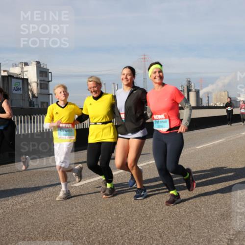 03.10.2025 - Köhlbrandbrückenlauf Lena Gebhardt http://msf.ph/oto/9097803 03.10.2025 10:10:19 Position 2 2871, 2299 meine-sportfotos.de