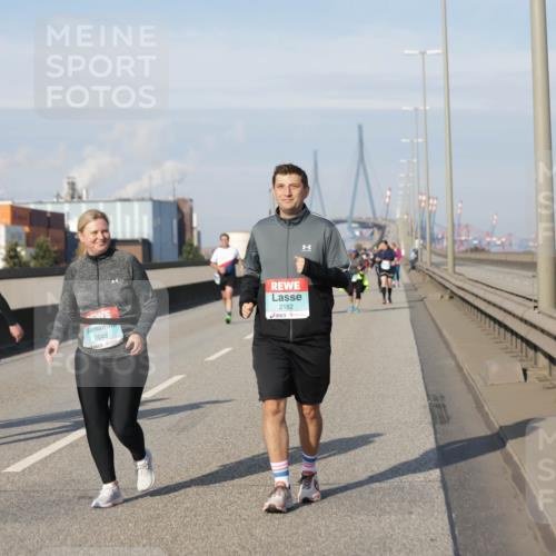 03.10.2025 - Köhlbrandbrückenlauf Jannik Wohlers http://msf.ph/oto/9097805 03.10.2025 10:18:41 Position 3 2548, 2182 meine-sportfotos.de