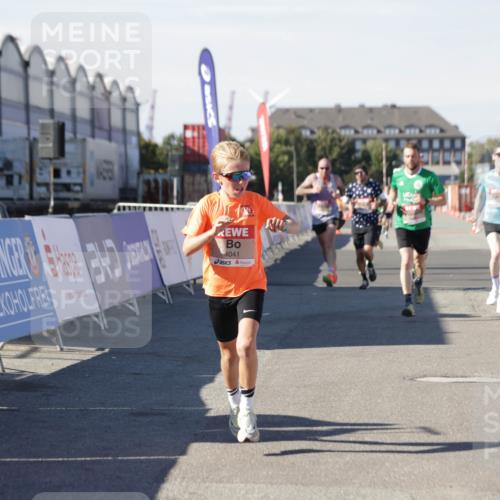 03.10.2025 - Köhlbrandbrückenlauf Jannik Wohlers http://msf.ph/oto/9097812 03.10.2025 12:56:09 Ziel 4041, 4114, 4123, 6206, 6489, 6495, 6778 meine-sportfotos.de