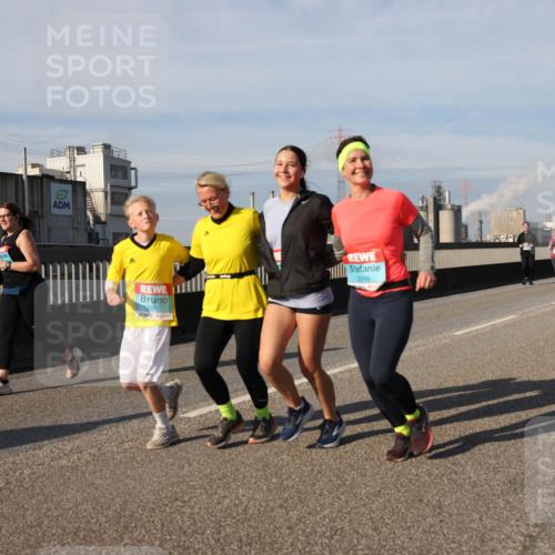 03.10.2025 - Köhlbrandbrückenlauf Lena Gebhardt http://msf.ph/oto/9097813 03.10.2025 10:10:19 Position 2 2871, 2299 meine-sportfotos.de