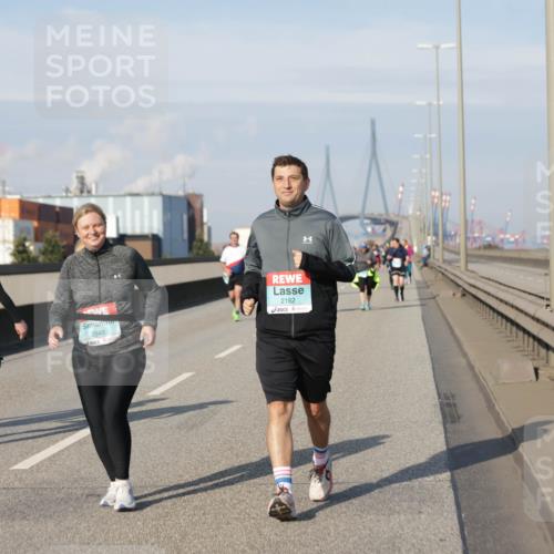 03.10.2025 - Köhlbrandbrückenlauf Jannik Wohlers http://msf.ph/oto/9097816 03.10.2025 10:18:41 Position 3 2548, 2182 meine-sportfotos.de