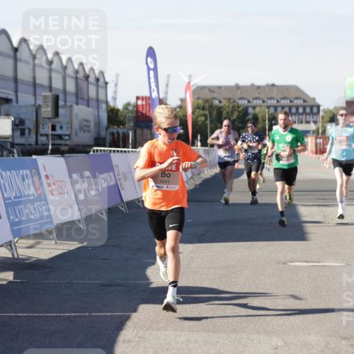 03.10.2025 - Köhlbrandbrückenlauf Jannik Wohlers http://msf.ph/oto/9097820 03.10.2025 12:56:09 Ziel 4041, 4114, 4123, 6206, 6489, 6495, 6778 meine-sportfotos.de