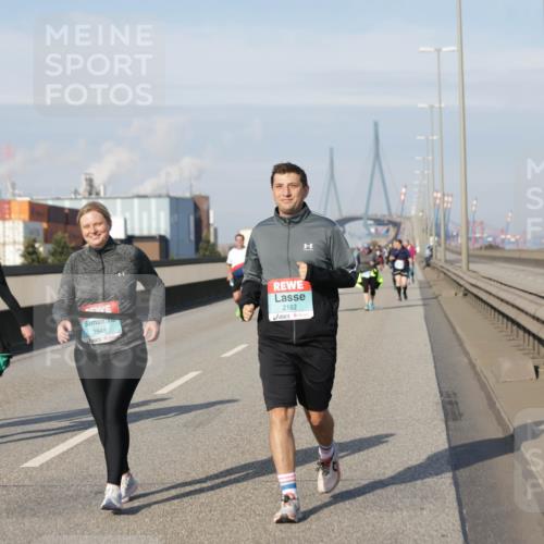 03.10.2025 - Köhlbrandbrückenlauf Jannik Wohlers http://msf.ph/oto/9097821 03.10.2025 10:18:41 Position 3 2548, 2182 meine-sportfotos.de