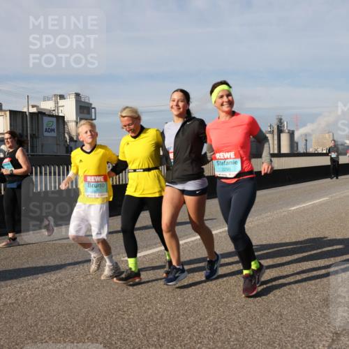 03.10.2025 - Köhlbrandbrückenlauf Lena Gebhardt http://msf.ph/oto/9097825 03.10.2025 10:10:19 Position 2 2871, 2299 meine-sportfotos.de