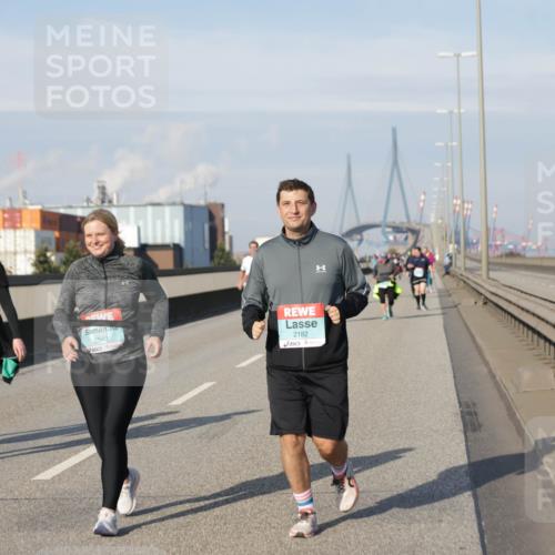 03.10.2025 - Köhlbrandbrückenlauf Jannik Wohlers http://msf.ph/oto/9097829 03.10.2025 10:18:41 Position 3 2548, 2182 meine-sportfotos.de