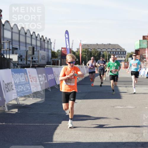 03.10.2025 - Köhlbrandbrückenlauf Jannik Wohlers http://msf.ph/oto/9097831 03.10.2025 12:56:09 Ziel 4041, 4114, 4123, 6206, 6489, 6495, 6778 meine-sportfotos.de