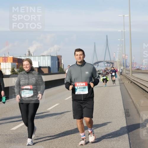 03.10.2025 - Köhlbrandbrückenlauf Jannik Wohlers http://msf.ph/oto/9097836 03.10.2025 10:18:41 Position 3 2548, 2182 meine-sportfotos.de