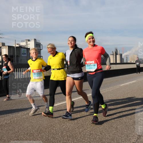 03.10.2025 - Köhlbrandbrückenlauf Lena Gebhardt http://msf.ph/oto/9097839 03.10.2025 10:10:19 Position 2 2871, 2299 meine-sportfotos.de