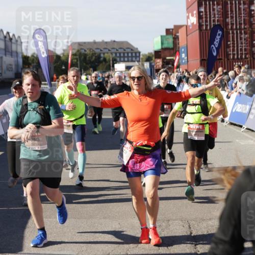 03.10.2025 - Köhlbrandbrückenlauf Jannik Wohlers http://msf.ph/oto/9097841 03.10.2025 13:22:37 Ziel 4481, 4482, 4508, 5122, 5125, 5167, 5213, 5214, 5675, 5839, 5928, 5933, 5982, 6107, 6261, 6300, 6413, 6733 meine-sportfotos.de