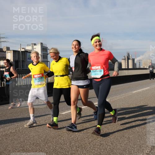 03.10.2025 - Köhlbrandbrückenlauf Lena Gebhardt http://msf.ph/oto/9097852 03.10.2025 10:10:19 Position 2 2871, 2299 meine-sportfotos.de