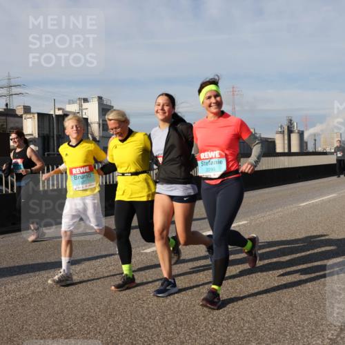 03.10.2025 - Köhlbrandbrückenlauf Lena Gebhardt http://msf.ph/oto/9097866 03.10.2025 10:10:19 Position 2 2871, 2299 meine-sportfotos.de