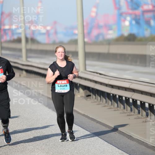 03.10.2025 - Köhlbrandbrückenlauf Jannik Wohlers http://msf.ph/oto/9097874 03.10.2025 10:16:37 Position 3 3475, 2434 meine-sportfotos.de