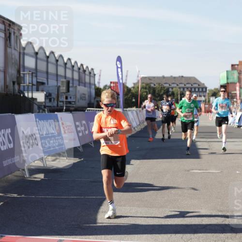03.10.2025 - Köhlbrandbrückenlauf Jannik Wohlers http://msf.ph/oto/9097875 03.10.2025 12:56:09 Ziel 4041, 4114, 4123, 6206, 6489, 6495, 6778 meine-sportfotos.de