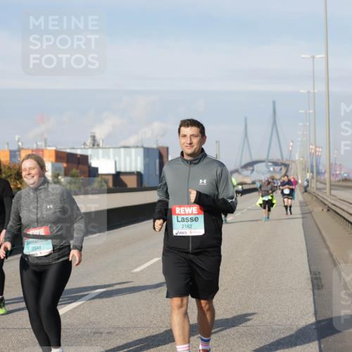 03.10.2025 - Köhlbrandbrückenlauf Jannik Wohlers http://msf.ph/oto/9097882 03.10.2025 10:18:42 Position 3 2548, 2182 meine-sportfotos.de