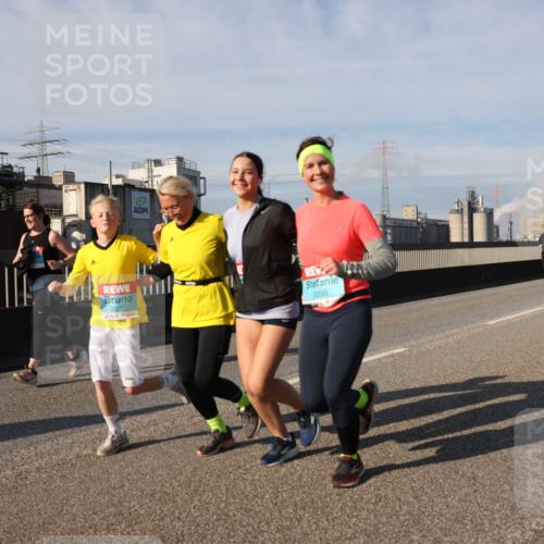 03.10.2025 - Köhlbrandbrückenlauf Lena Gebhardt http://msf.ph/oto/9097889 03.10.2025 10:10:19 Position 2 2871, 2299 meine-sportfotos.de