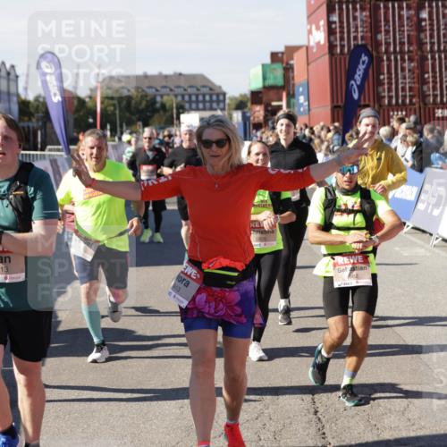 03.10.2025 - Köhlbrandbrückenlauf Jannik Wohlers http://msf.ph/oto/9097916 03.10.2025 13:22:37 Ziel 4481, 4482, 4508, 5122, 5125, 5167, 5213, 5214, 5675, 5839, 5928, 5933, 5982, 6107, 6261, 6300, 6413, 6733 meine-sportfotos.de
