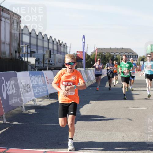 03.10.2025 - Köhlbrandbrückenlauf Jannik Wohlers http://msf.ph/oto/9097920 03.10.2025 12:56:10 Ziel 4041, 4050, 4078, 4114, 4123, 5957, 6206, 6489, 6495, 6778 meine-sportfotos.de