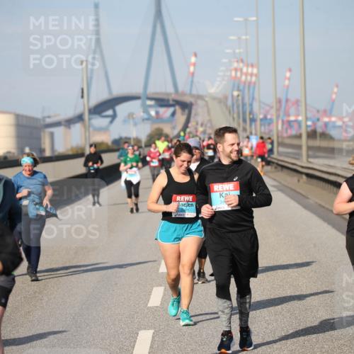 03.10.2025 - Köhlbrandbrückenlauf Jannik Wohlers http://msf.ph/oto/9097929 03.10.2025 10:16:42 Position 3 2505, 34, 2261, 2434 meine-sportfotos.de