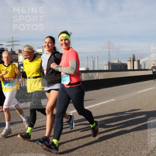 03.10.2025 - Köhlbrandbrückenlauf Lena Gebhardt http://msf.ph/oto/9097947 03.10.2025 10:10:19 Position 2 2871, 2299 meine-sportfotos.de