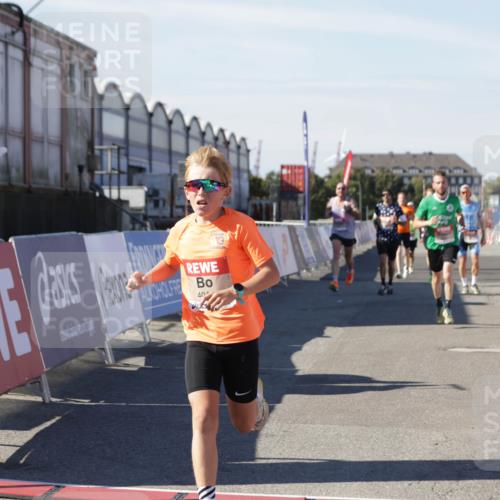 03.10.2025 - Köhlbrandbrückenlauf Jannik Wohlers http://msf.ph/oto/9097952 03.10.2025 12:56:10 Ziel 4041, 4050, 4078, 4114, 4123, 5957, 6206, 6489, 6495, 6778 meine-sportfotos.de