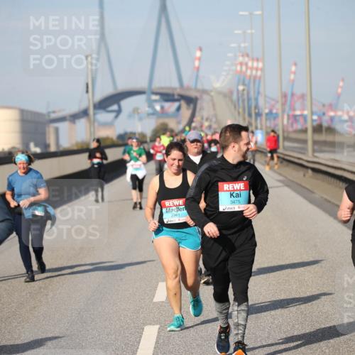 03.10.2025 - Köhlbrandbrückenlauf Jannik Wohlers http://msf.ph/oto/9097958 03.10.2025 10:16:42 Position 3 2261, 3475, 2434 meine-sportfotos.de