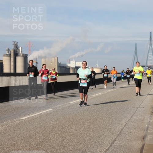 03.10.2025 - Köhlbrandbrückenlauf Lena Gebhardt http://msf.ph/oto/9097959 03.10.2025 10:10:21 Position 2  meine-sportfotos.de