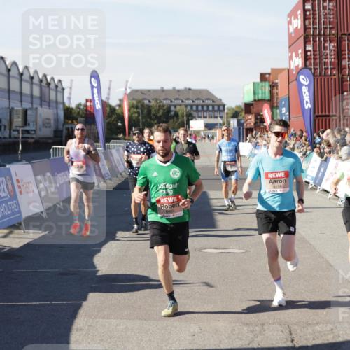 03.10.2025 - Köhlbrandbrückenlauf Jannik Wohlers http://msf.ph/oto/9097971 03.10.2025 12:56:12 Ziel 4041, 4050, 4078, 4114, 4123, 5957, 6206, 6489, 6495, 6778 meine-sportfotos.de