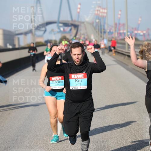 03.10.2025 - Köhlbrandbrückenlauf Jannik Wohlers http://msf.ph/oto/9097979 03.10.2025 10:16:44 Position 3 2261, 3475, 2434 meine-sportfotos.de